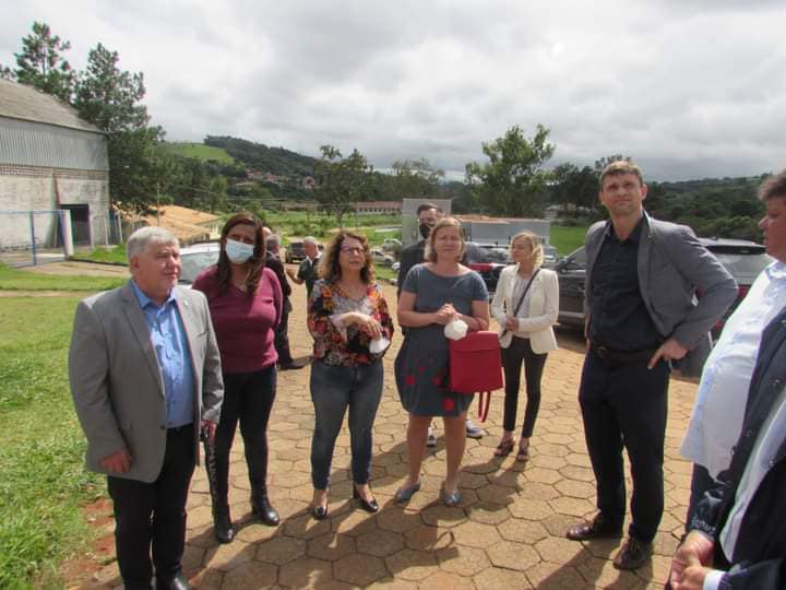 O cônsul geral da República Tcheca, Sr. Viktor Dolista, a Consulesa geral Sra. Miloš Sklenka, a Sra. Vera Matysikova, e a interprete, Ivana Malechová, visitaram a cidade de Piracaia.