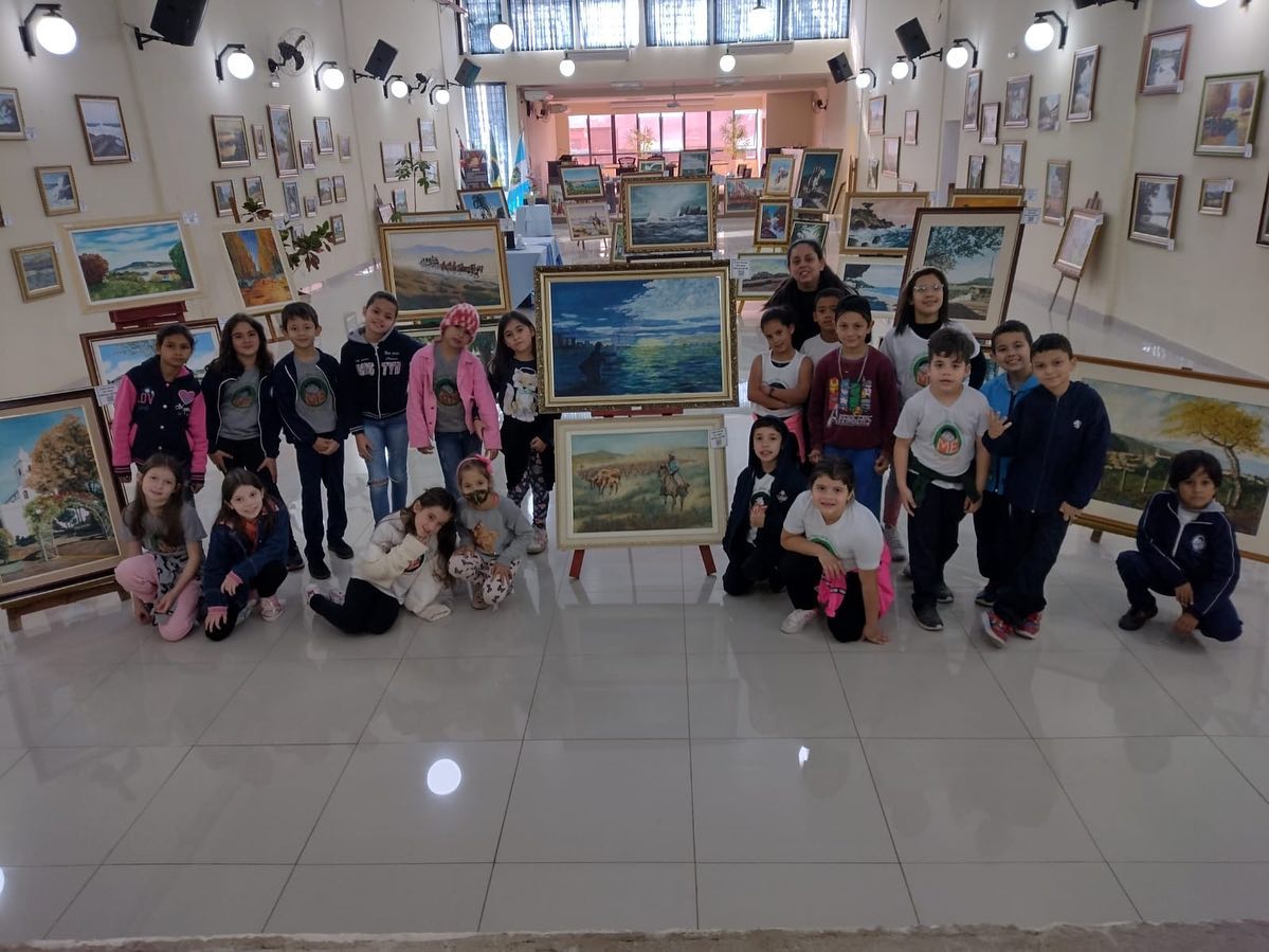Recebemos na data de hoje, 20/09 na Câmara Municipal os alunos do 3°ano A da professora Talita, na exposição dos quadros do artista Tazula