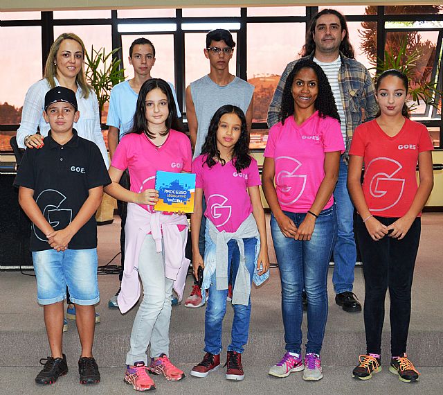 Câmara Municipal realiza a 8ª Sessão da Câmara Jovem com os alunos da Escola João de Moraes Goes