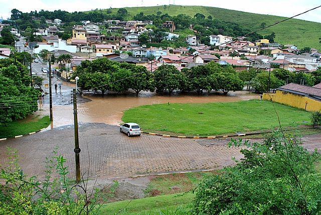 Vereadores visitam áreas afetadas pelas enchentes