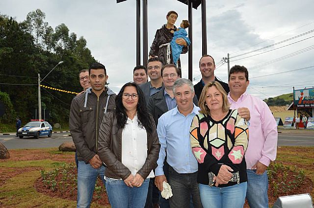 Realizada nesta manhã de festividades a solenidade em homenagem à realocação e mudança física e local da imagem do Santo Antônio o Santo Padroeiro de nossa cidade de Piracaia.