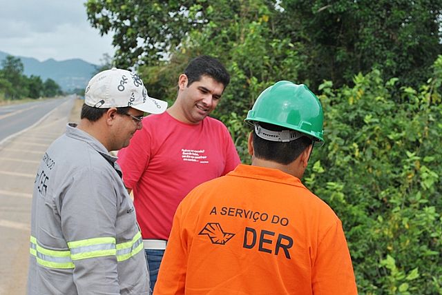 DER atende solicitação do presidente Prof. Wanderley e realiza reparos nas estradas do município