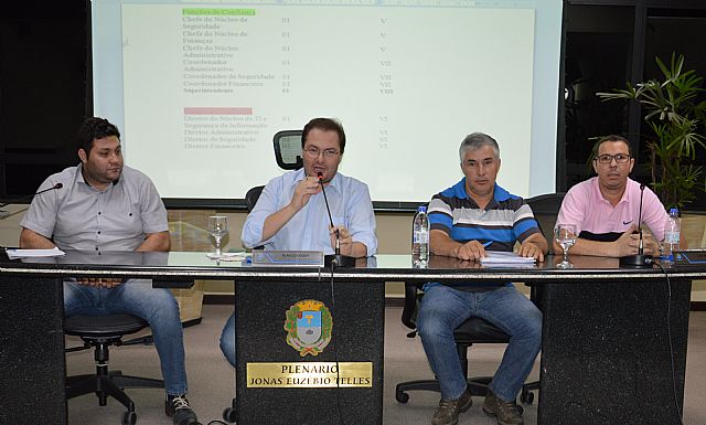 Câmara Municipal realiza reunião com Servidores Públicos para alterações do PIRAPREV.