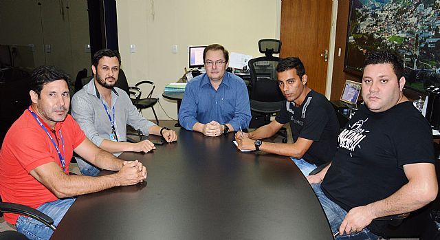 Vereadores cobram da Sabesp a qualidade da água que está sendo distribuída no município