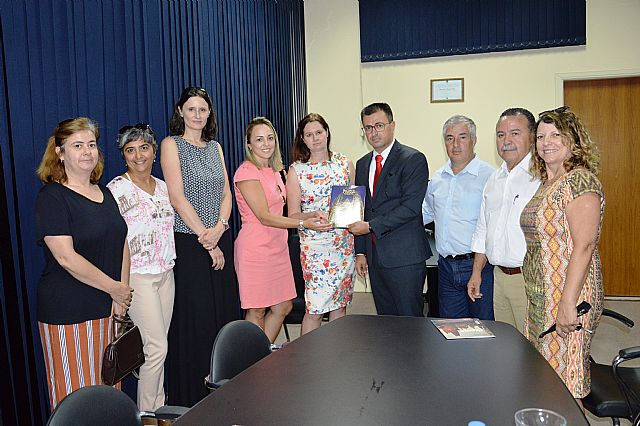 Câmara Municipal de Piracaia recebe a visita da Consulesa Geral da República Tcheca, Dra. Pávlá Havrlíková